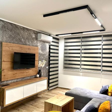 Apartman Lux-Besplatno Koriscenje Zasebne Garaze Sremska Mitrovica Exterior photo