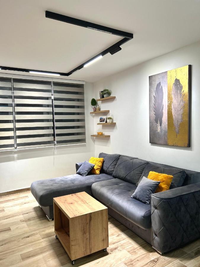 Apartman Lux-Besplatno Koriscenje Zasebne Garaze Sremska Mitrovica Exterior photo