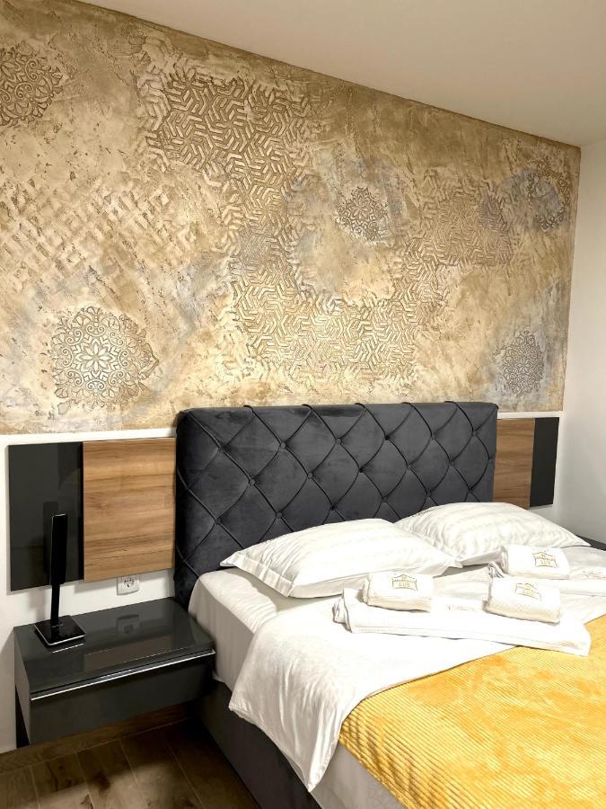 Apartman Lux-Besplatno Koriscenje Zasebne Garaze Sremska Mitrovica Exterior photo