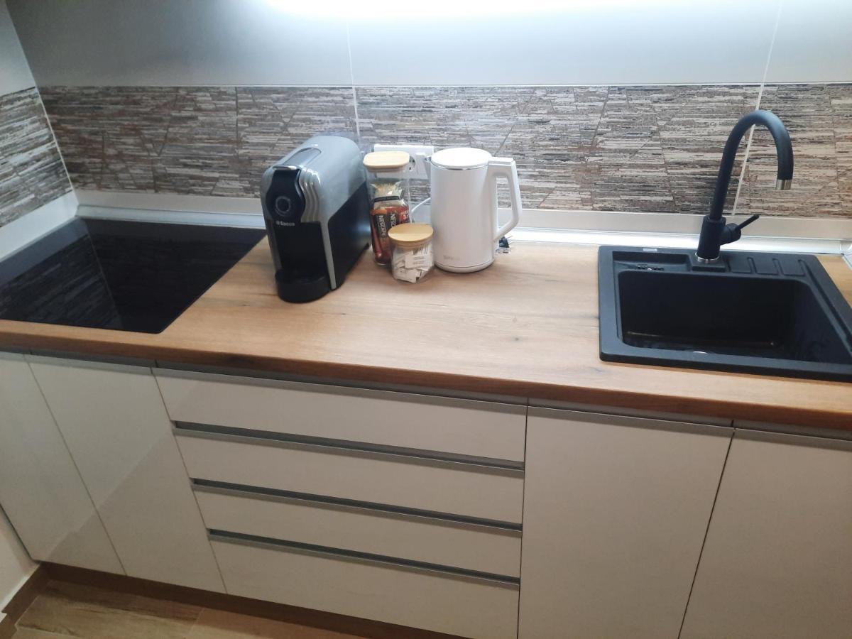 Apartman Lux-Besplatno Koriscenje Zasebne Garaze Sremska Mitrovica Exterior photo