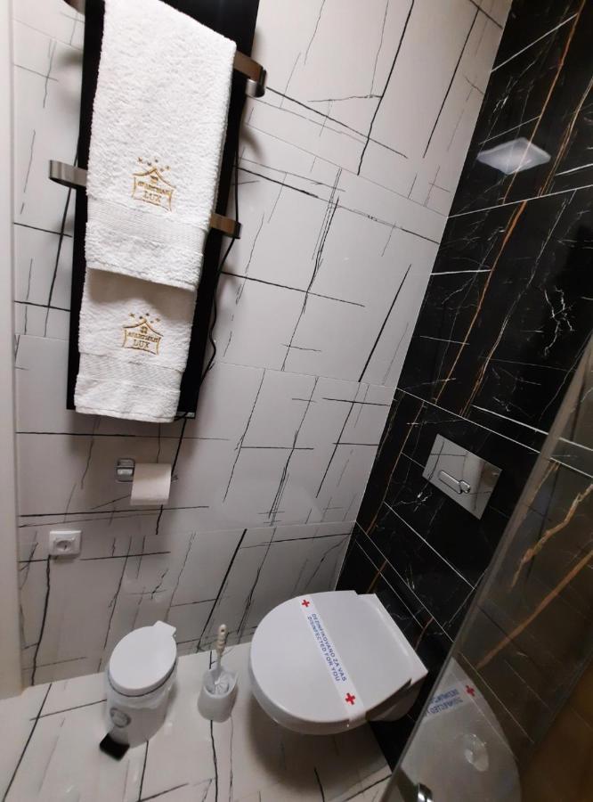 Apartman Lux-Besplatno Koriscenje Zasebne Garaze Sremska Mitrovica Exterior photo