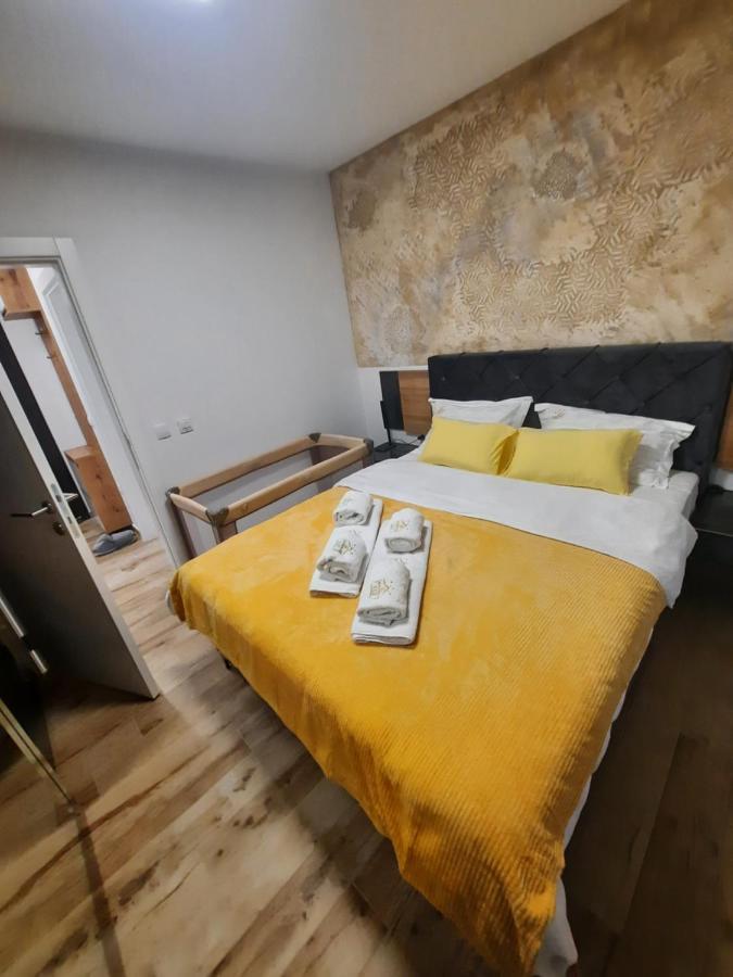 Apartman Lux-Besplatno Koriscenje Zasebne Garaze Sremska Mitrovica Exterior photo